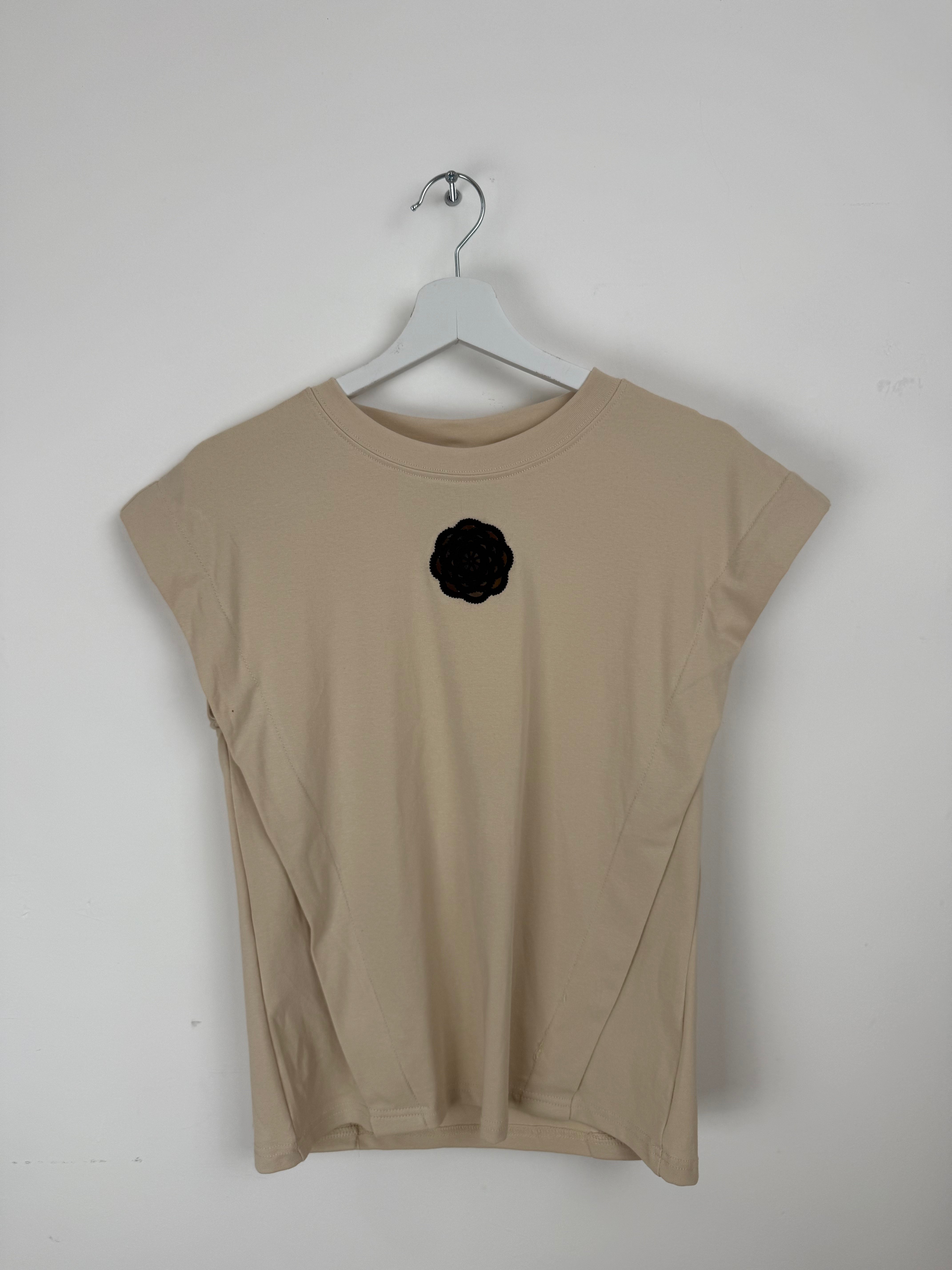 T-shirt "Rose Patch" – Dettaglio Ricamato