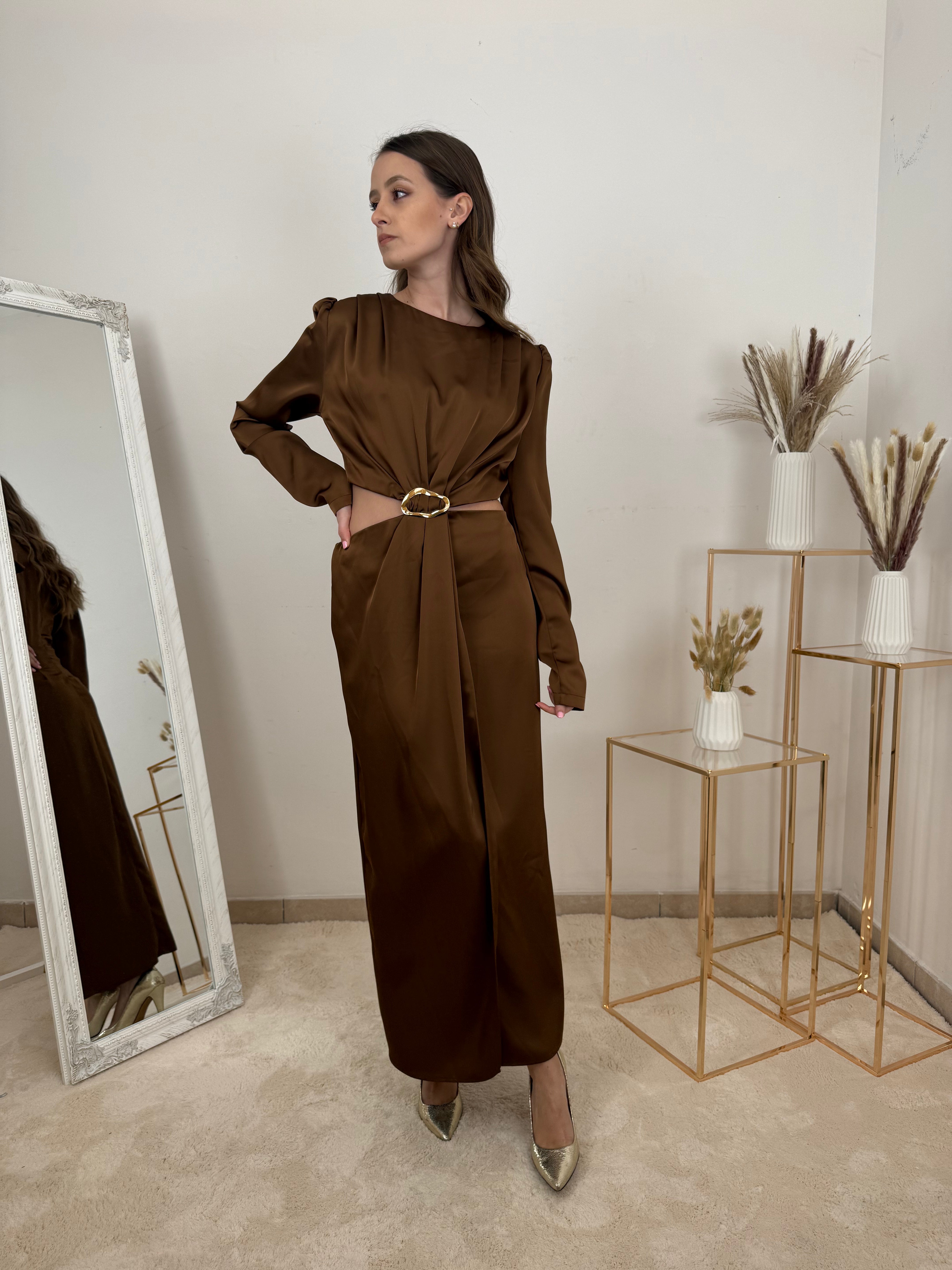 Abito Lungo in Satin con Nodo e Fibbia Oro