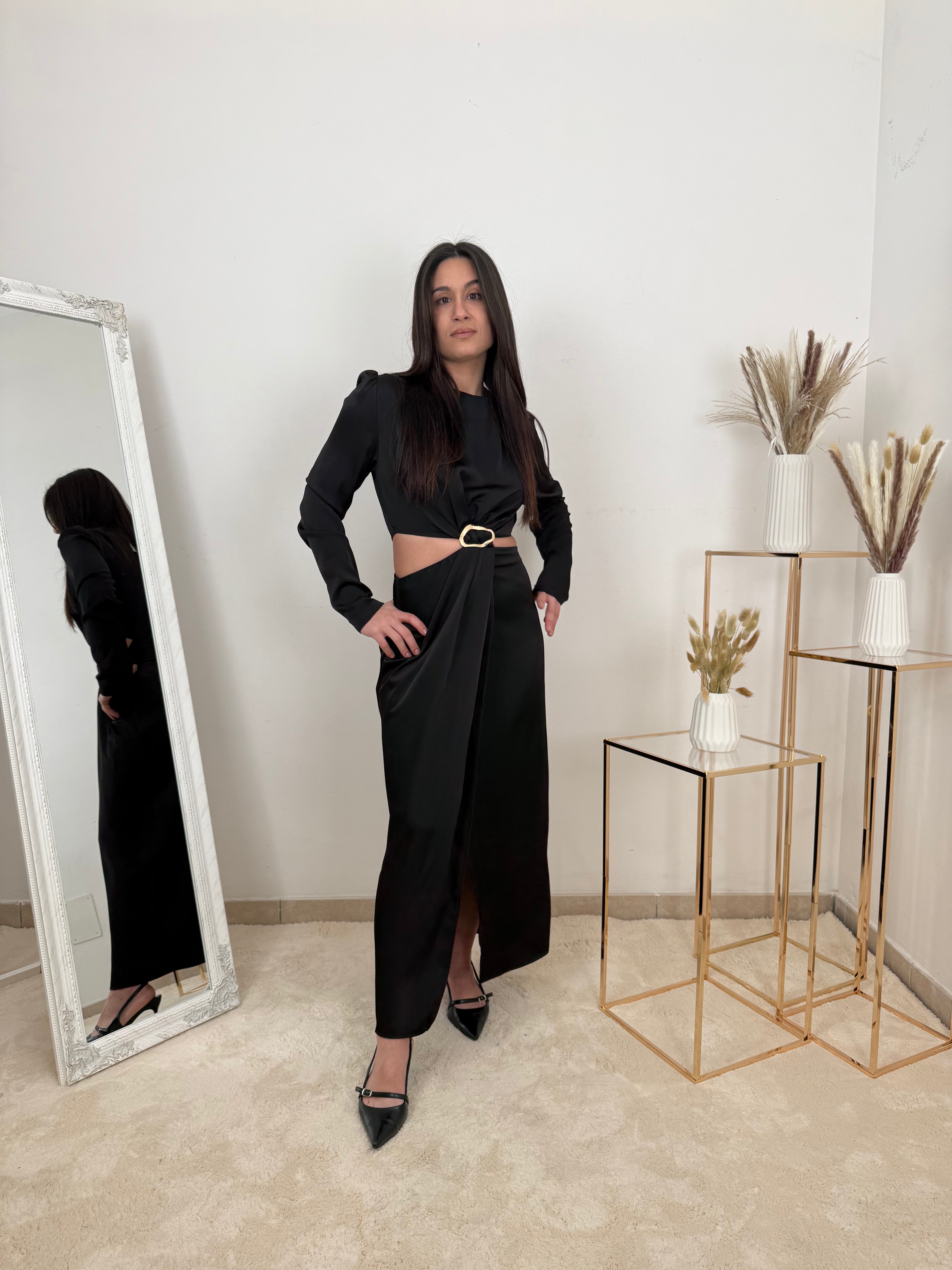 Abito Lungo in Satin con Nodo e Fibbia Oro