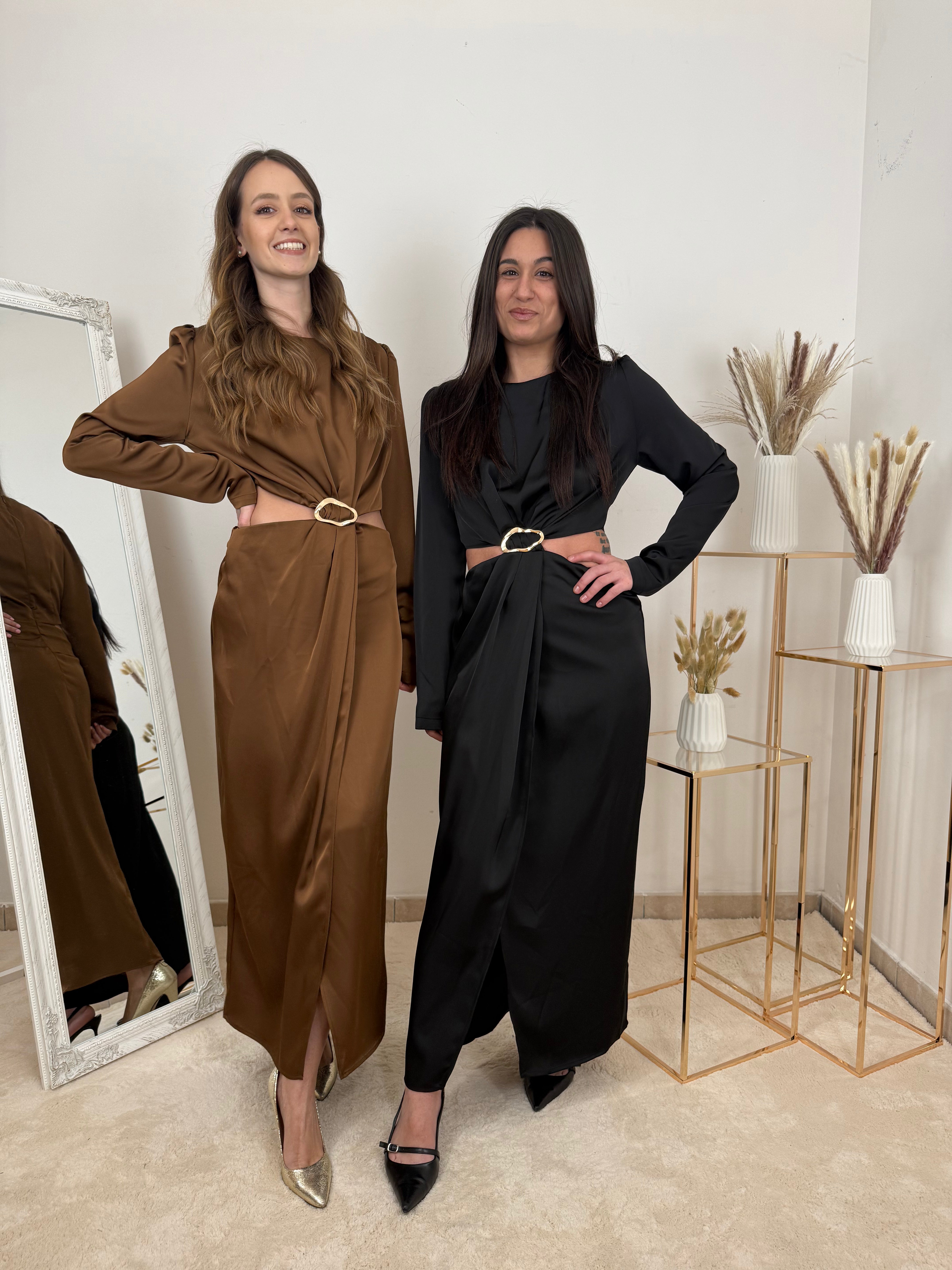 Abito Lungo in Satin con Nodo e Fibbia Oro