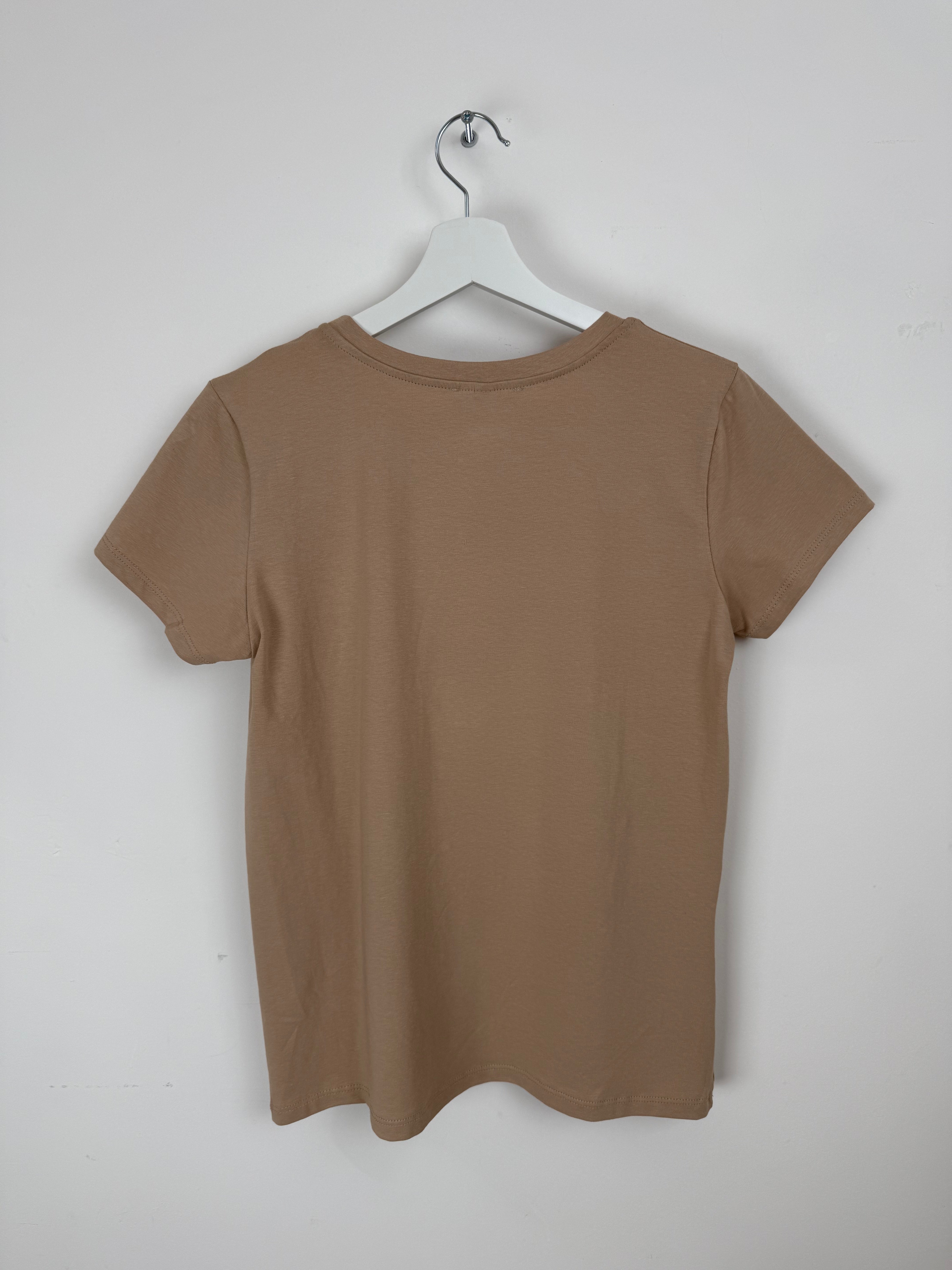 T-shirt Basic Color Cammello – Must Have di Stagione