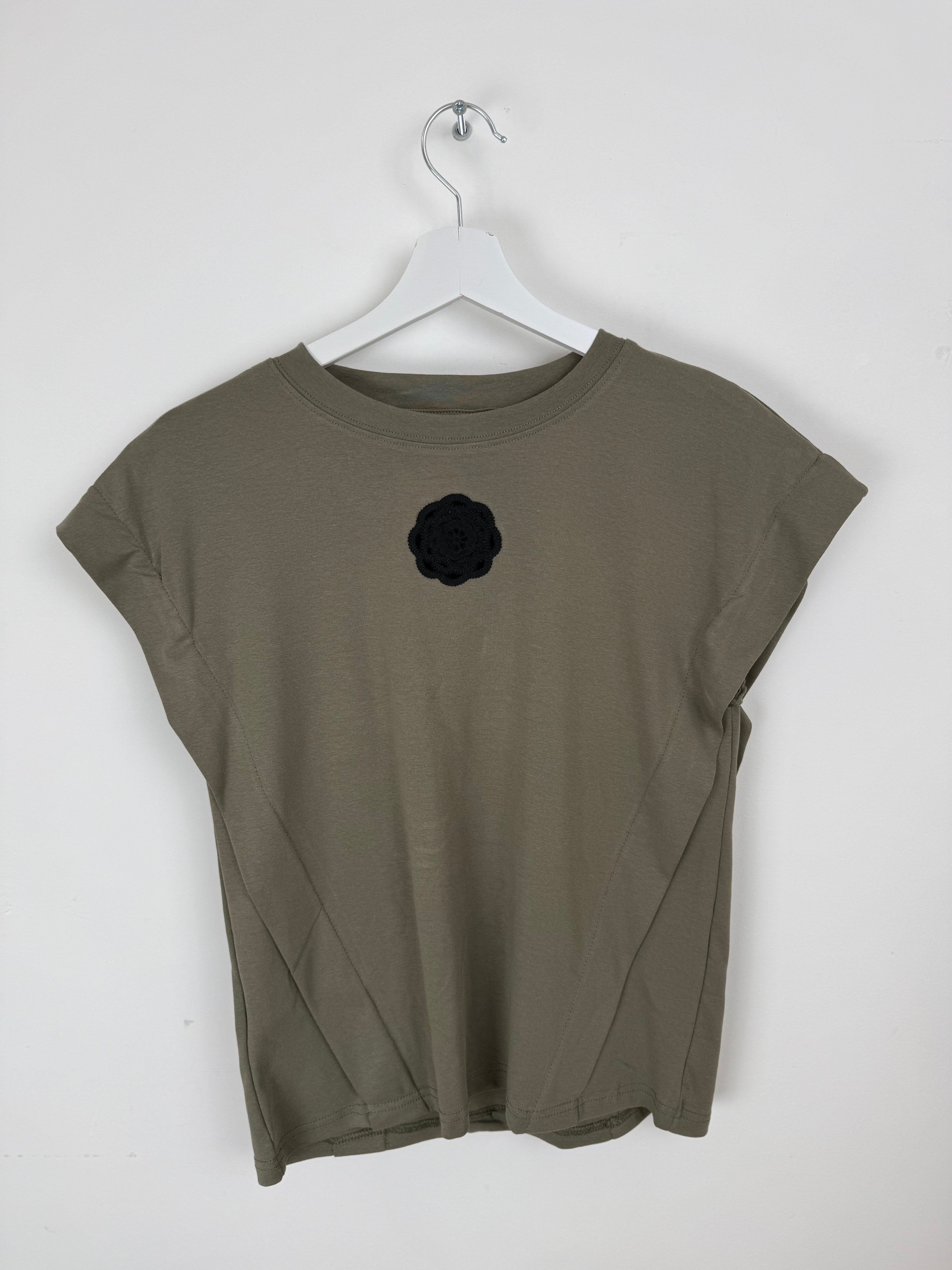 T-shirt "Rose Patch" – Dettaglio Ricamato