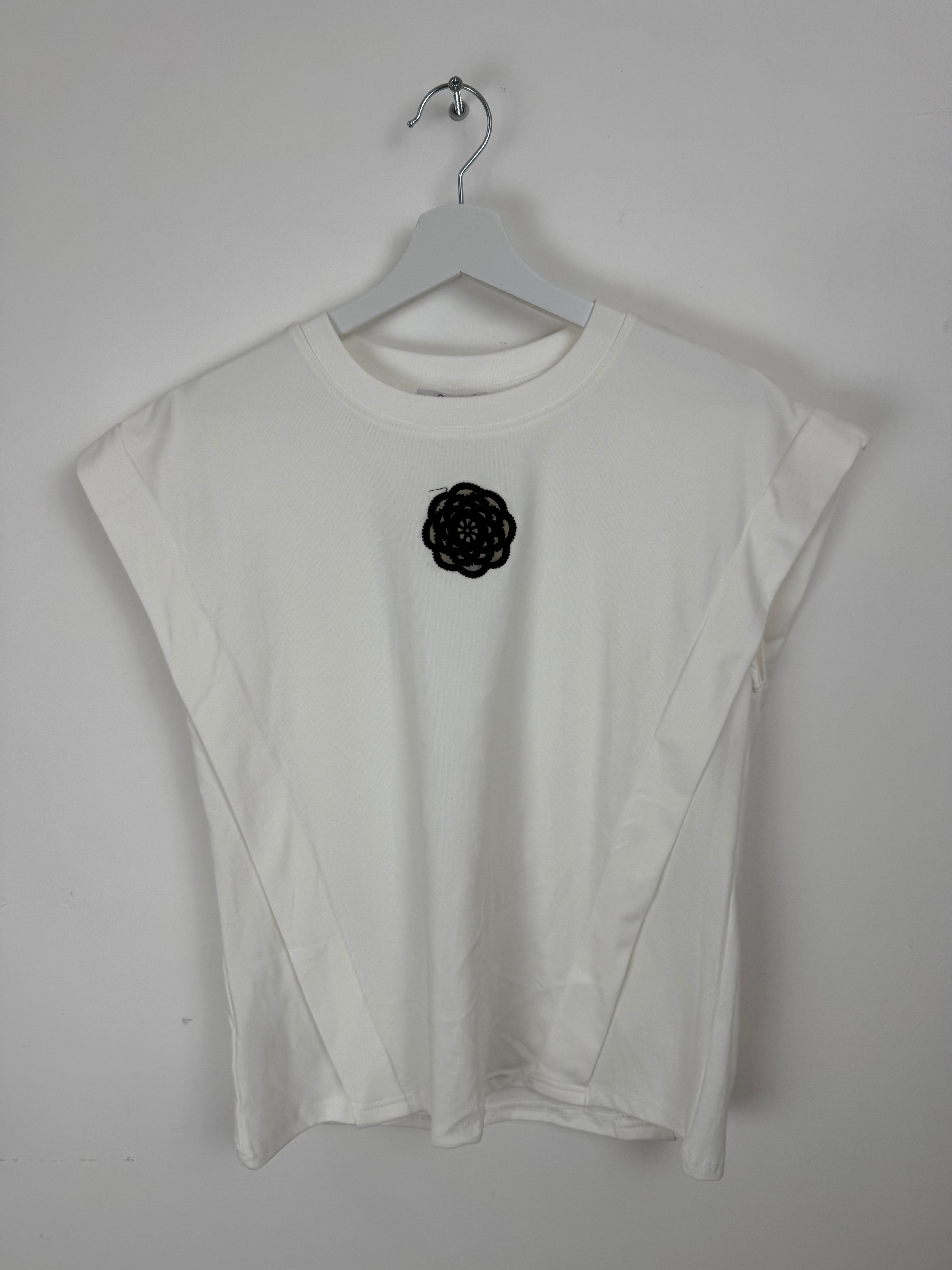 T-shirt "Rose Patch" – Dettaglio Ricamato