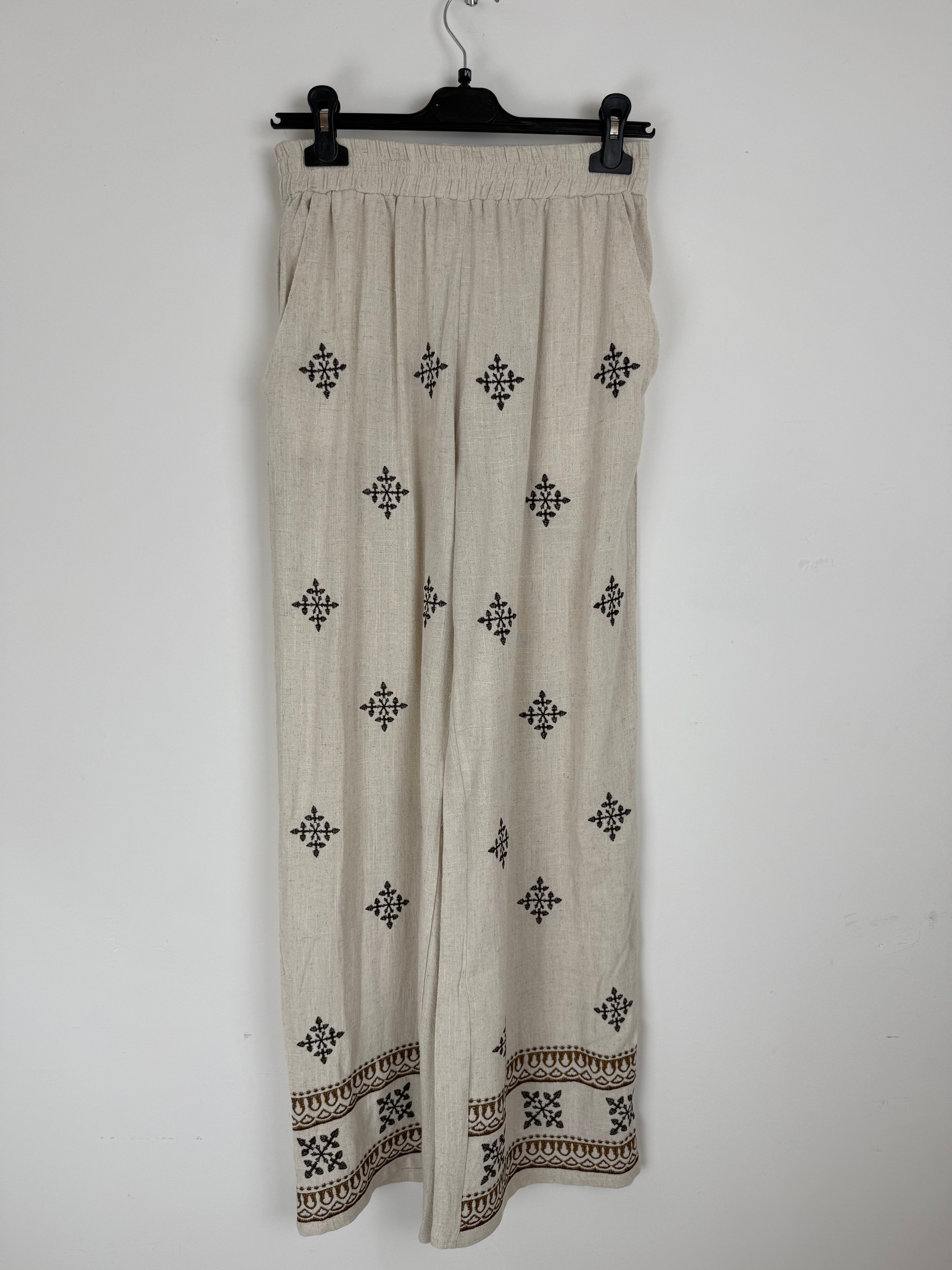 Completo Ricamato in Cotone Stile Etnico